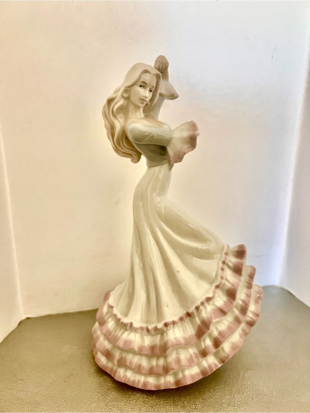 Vtg. 1988 Flamingo Dancer Valentino Collection. Sz 10" x 7" Porcelain.